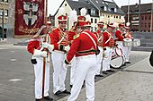 Treffpunkt 09:45 Uhr vor der Kirche. Prinzessin Sina I. begrüßt ihre Begleiter die PGM und verleiht Orden. Dann geht´s los:
